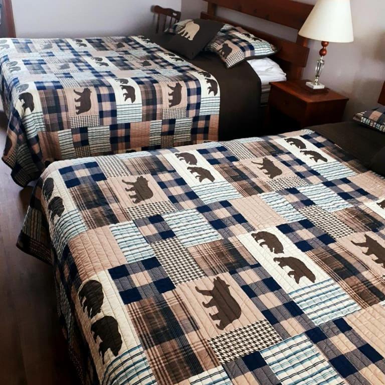 Bear Tracks Inn Лайънс Хед Екстериор снимка